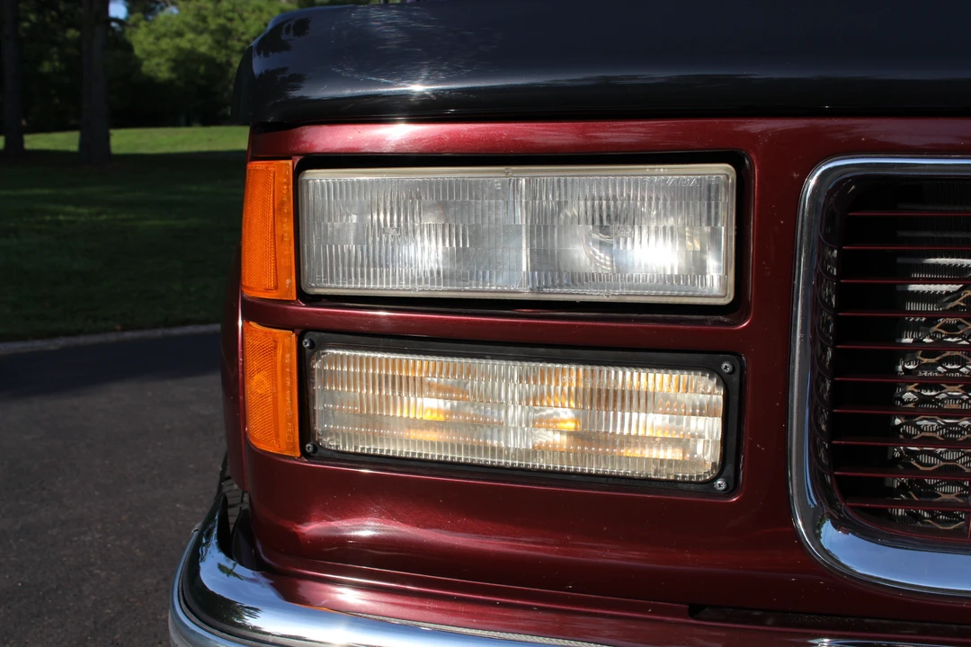 1994 GMC Suburban 8th Gen - Image 9 of 31
