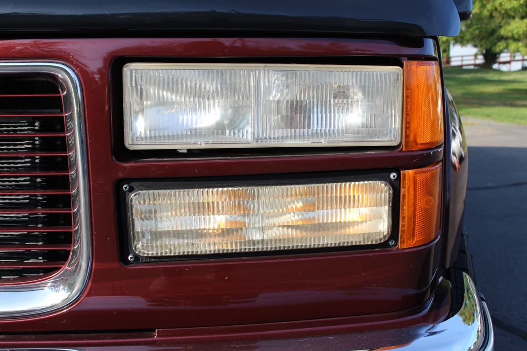 1994 GMC Suburban 8th Gen - Image 10 of 31