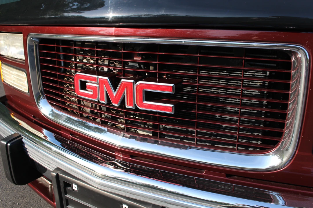 1994 GMC Suburban 8th Gen - Image 11 of 31
