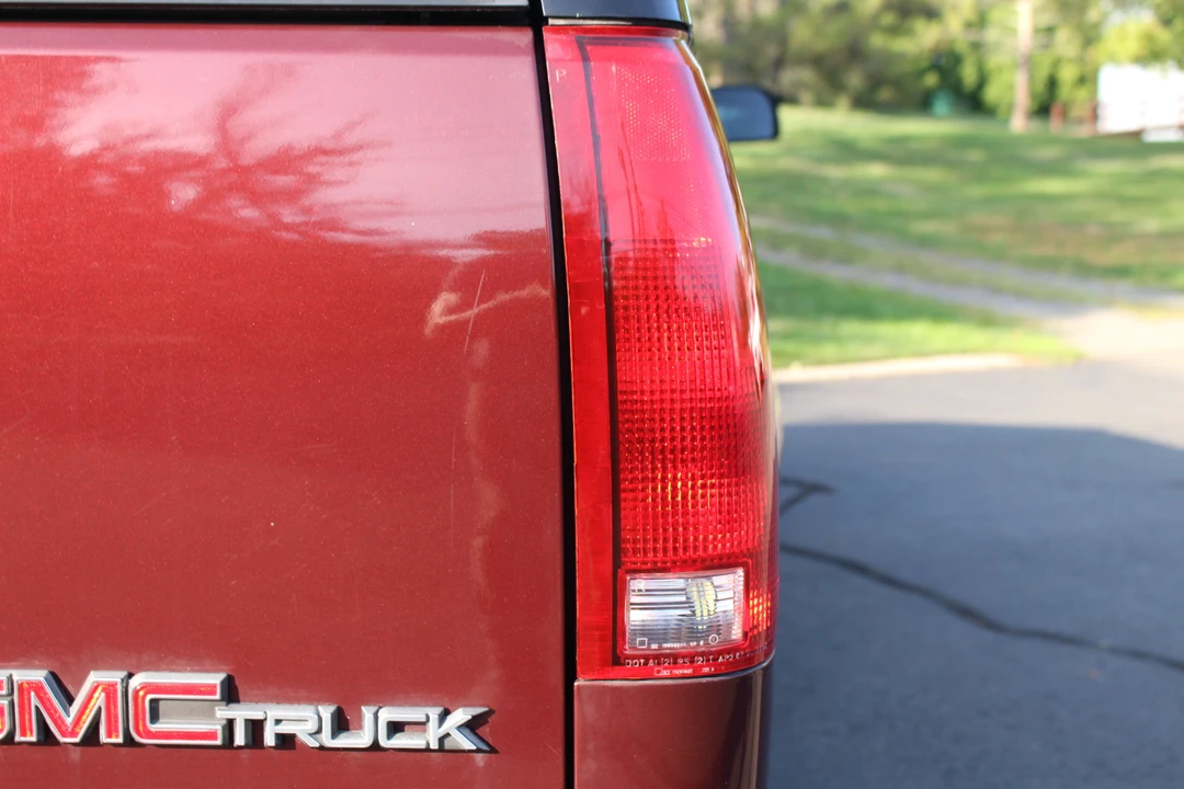 1994 GMC Suburban 8th Gen - Image 21 of 31