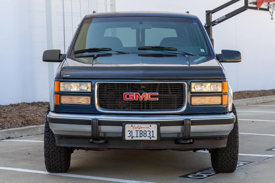 1994 GMC Suburban 8th Gen - Image 2 of 31