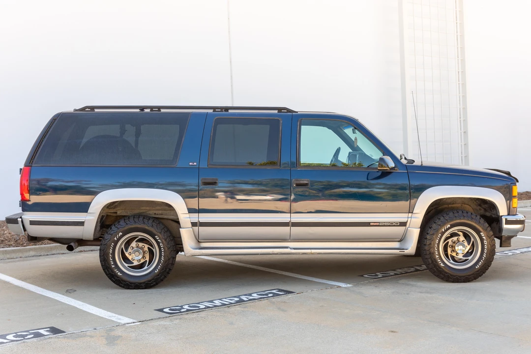 1994 GMC Suburban 8th Gen - Image 10 of 31