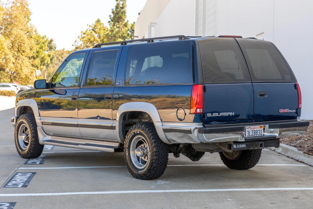 1994 GMC Suburban 8th Gen - Image 8 of 31