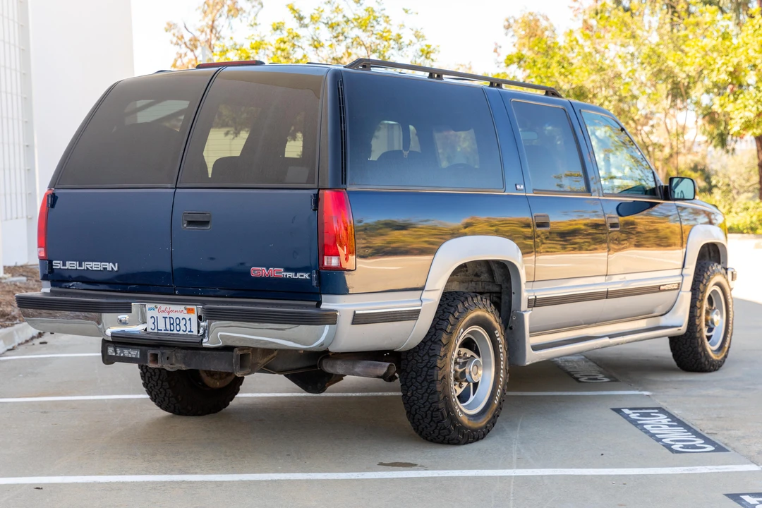 1994 GMC Suburban 8th Gen - Image 4 of 31