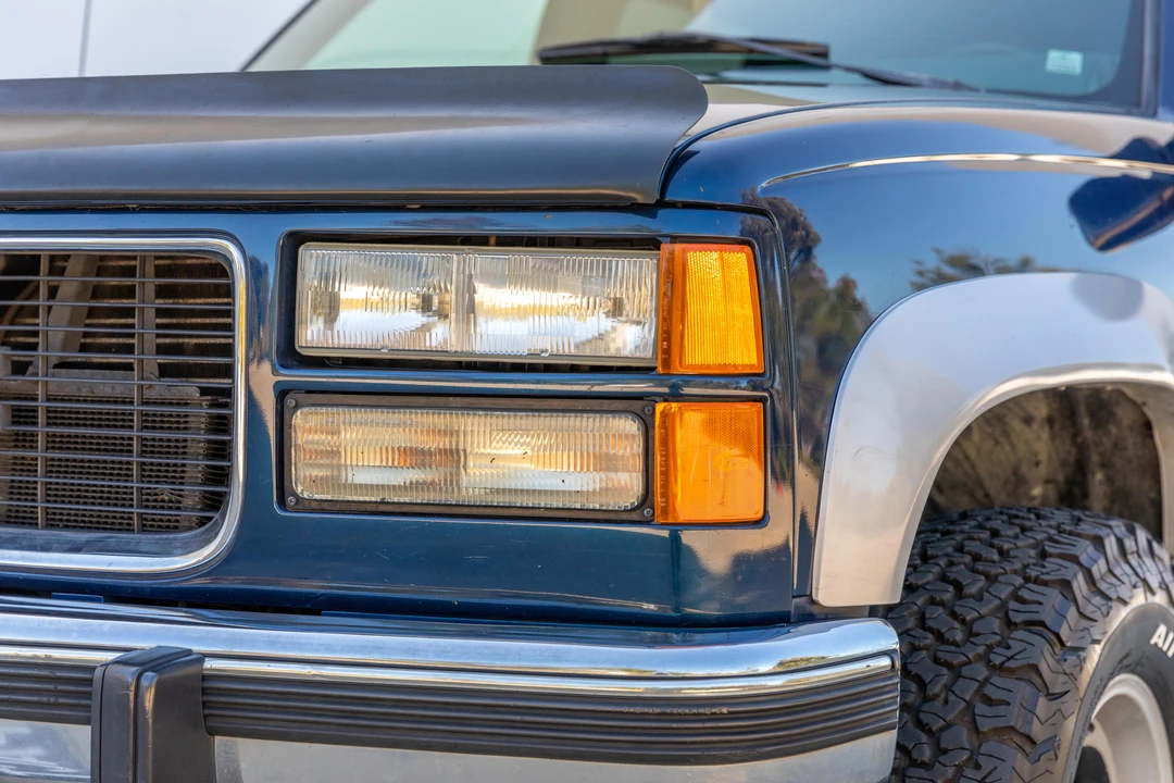 1994 GMC Suburban 8th Gen - Image 12 of 31