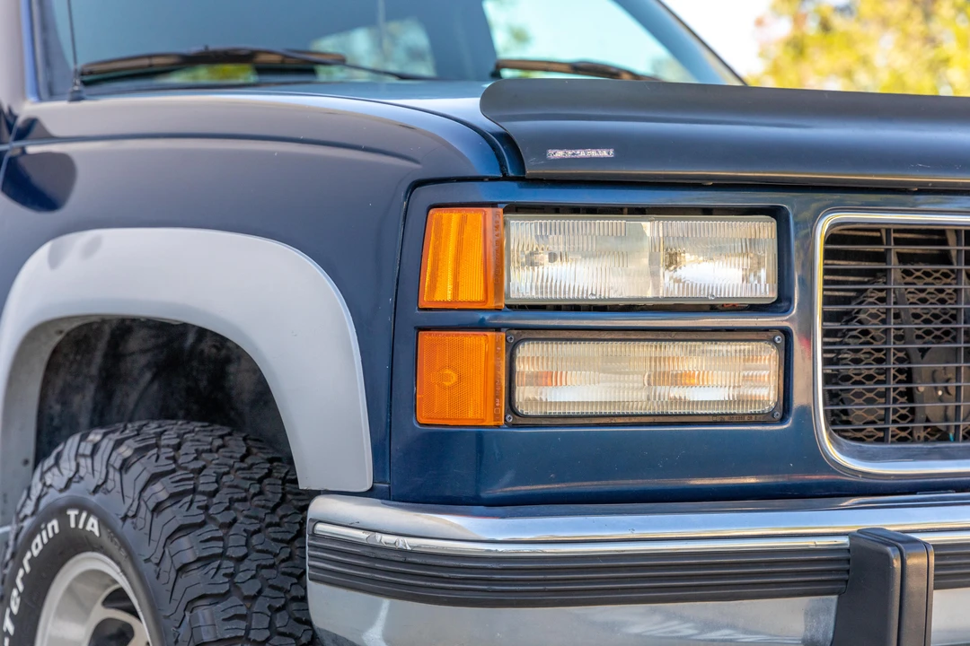 1994 GMC Suburban 8th Gen - Image 11 of 31