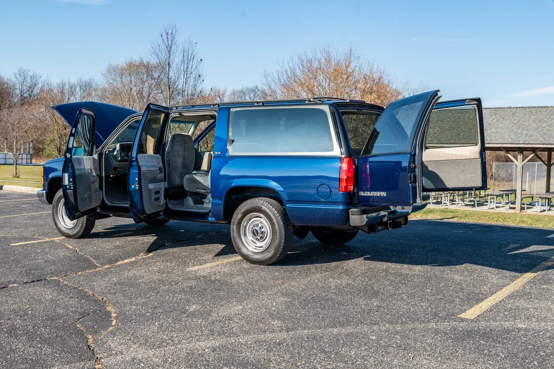1994 GMC Suburban 8th Gen - Image 22 of 31