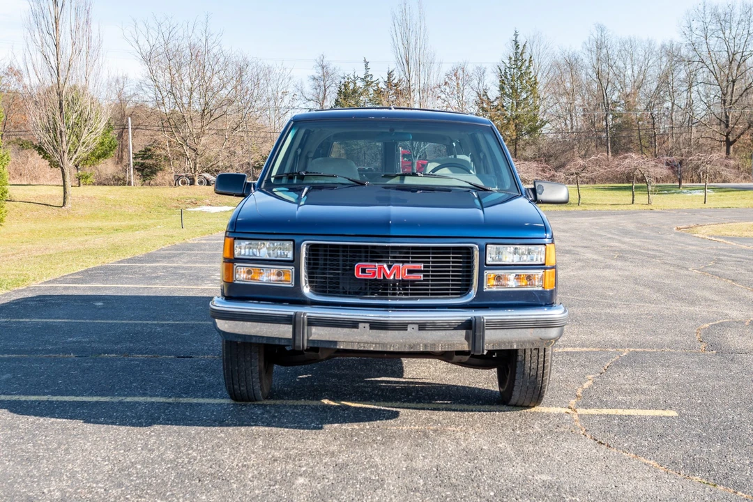 1994 GMC Suburban 8th Gen - Image 4 of 31