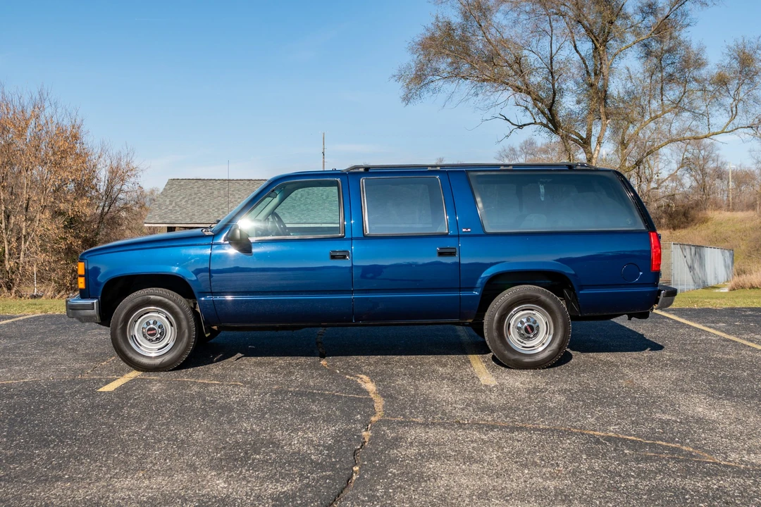 1994 GMC Suburban 8th Gen - Image 13 of 31