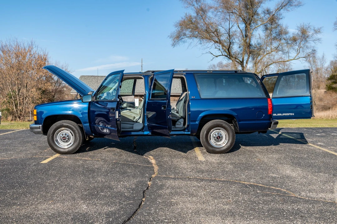1994 GMC Suburban 8th Gen - Image 23 of 31
