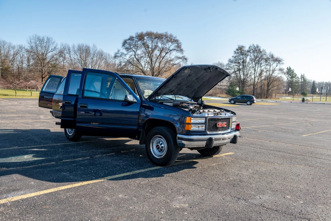 1994 GMC Suburban 8th Gen - Image 16 of 31