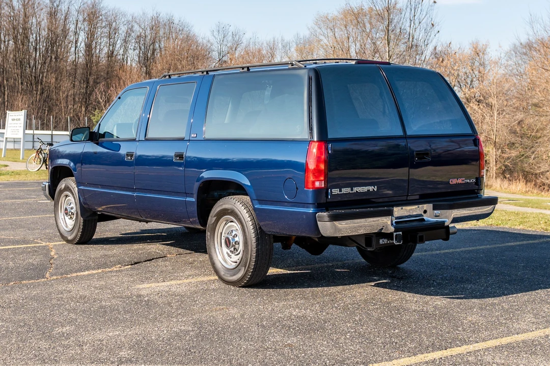 1994 GMC Suburban 8th Gen - Image 11 of 31