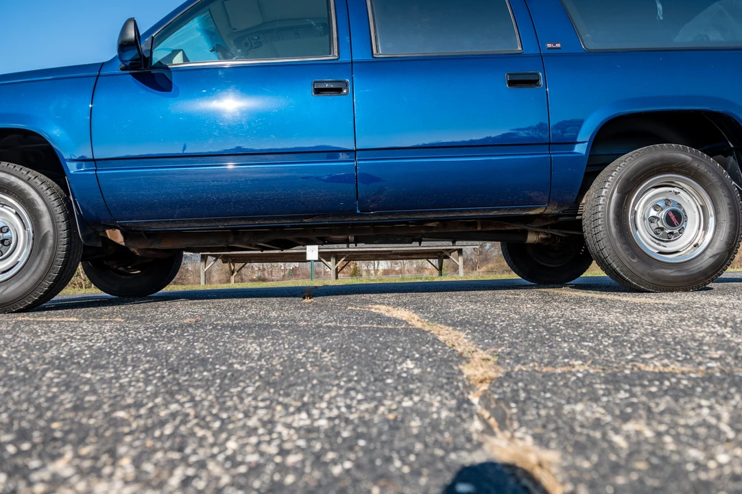 1994 GMC Suburban 8th Gen - Image 24 of 31