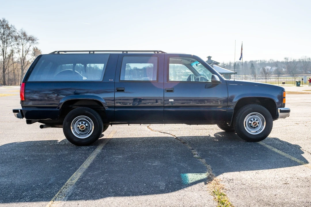 1994 GMC Suburban 8th Gen - Image 8 of 31