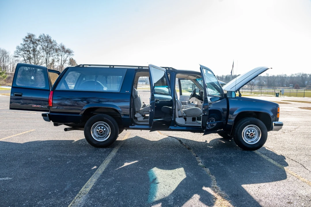 1994 GMC Suburban 8th Gen - Image 18 of 31