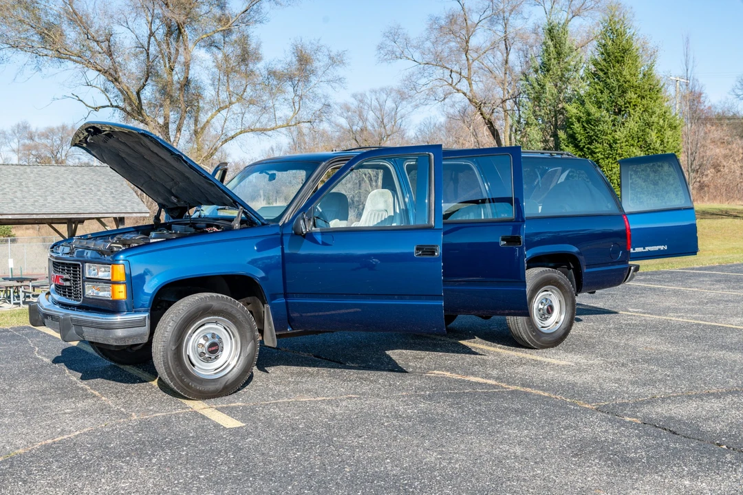 1994 GMC Suburban 8th Gen - Image 14 of 31