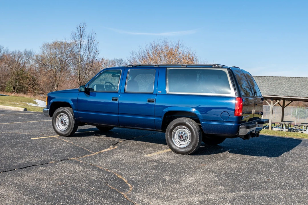 1994 GMC Suburban 8th Gen - Image 12 of 31