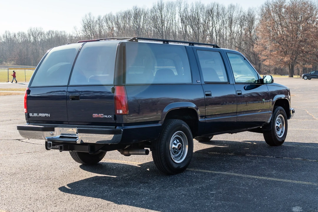 1994 GMC Suburban 8th Gen - Image 9 of 31