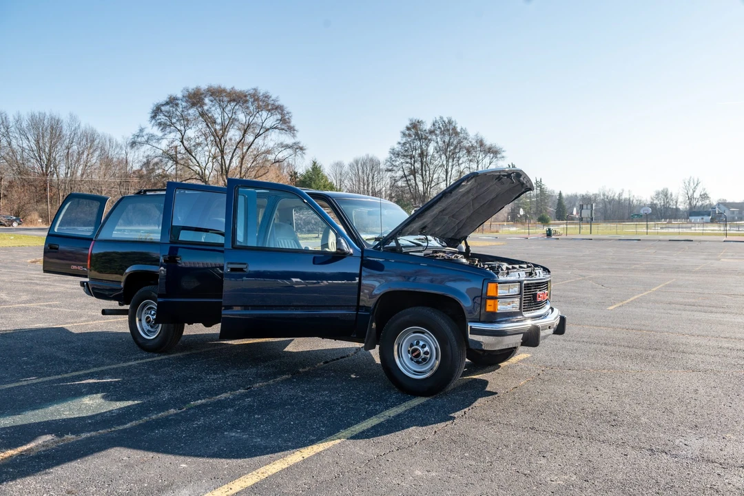 1994 GMC Suburban 8th Gen - Image 17 of 31