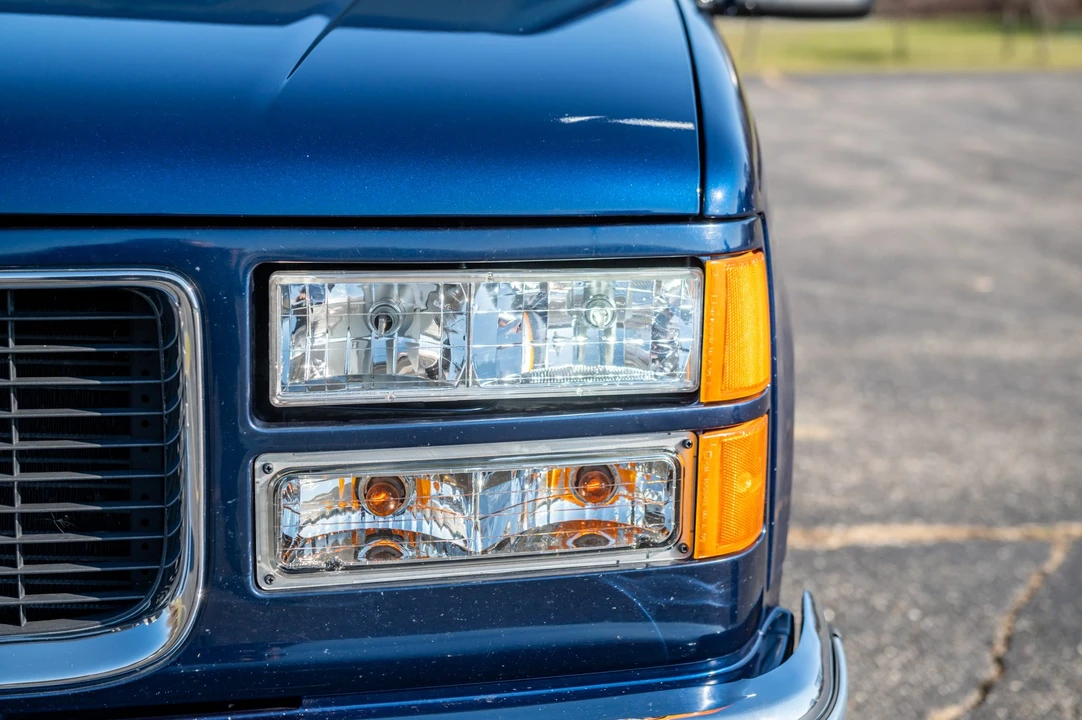 1994 GMC Suburban 8th Gen - Image 31 of 31
