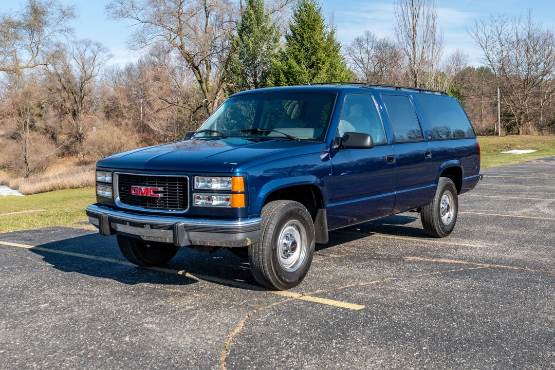 1994 GMC Suburban 8th Gen - Image 3 of 31