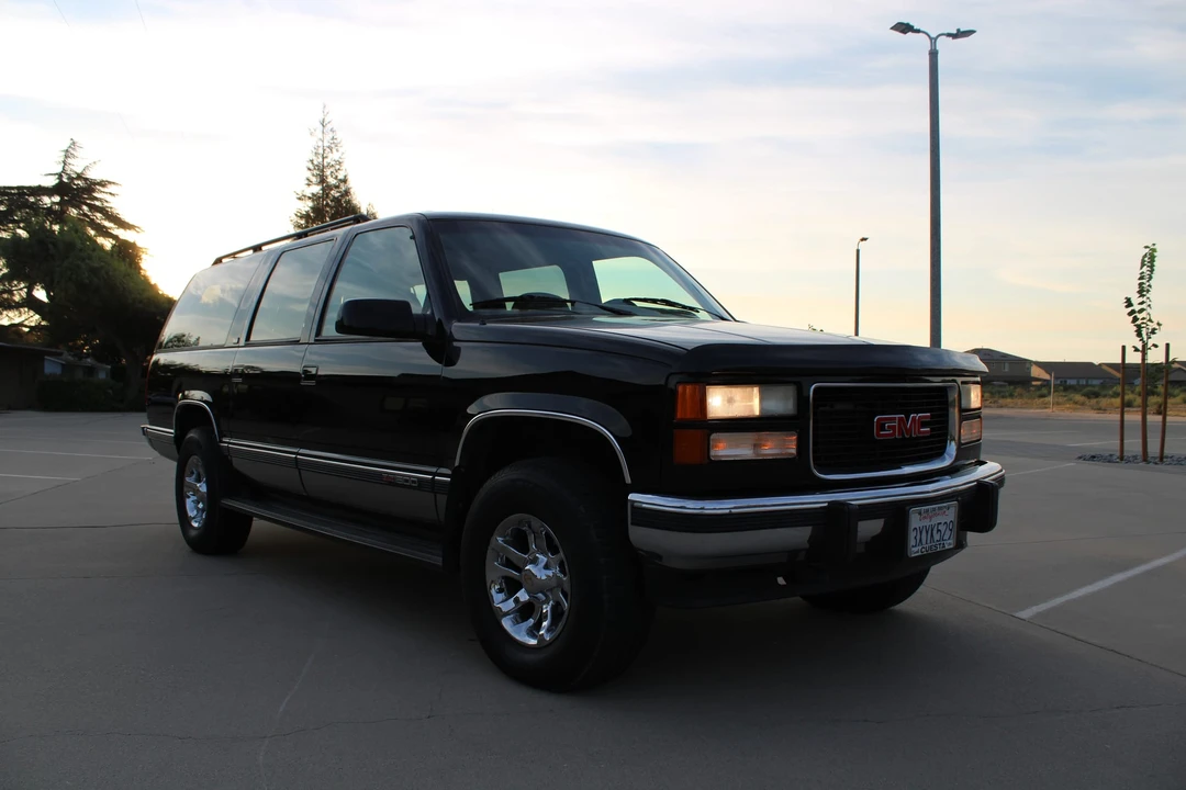 1994 GMC Suburban 8th Gen - Image 4 of 31