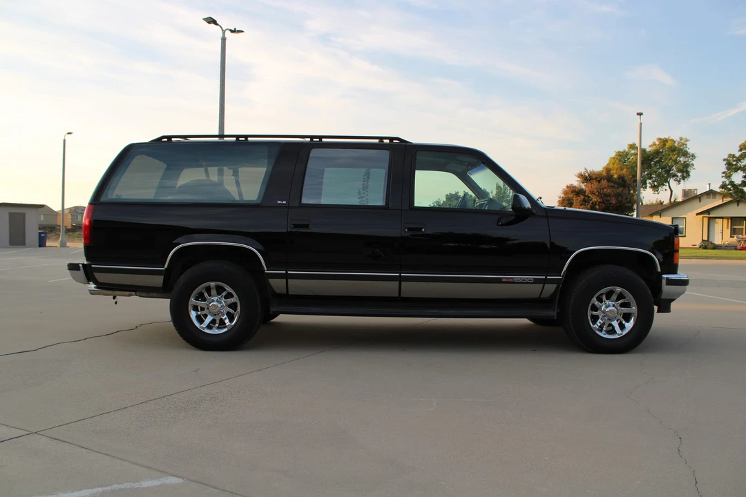 1994 GMC Suburban 8th Gen - Image 5 of 31