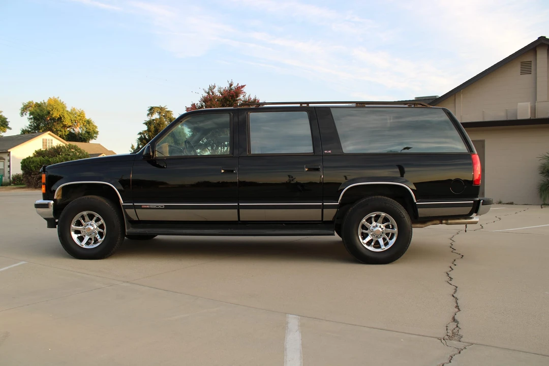 1994 GMC Suburban 8th Gen - Image 9 of 31