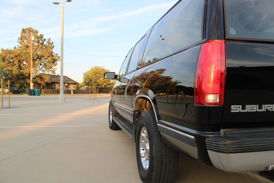 1994 GMC Suburban 8th Gen - Image 11 of 31