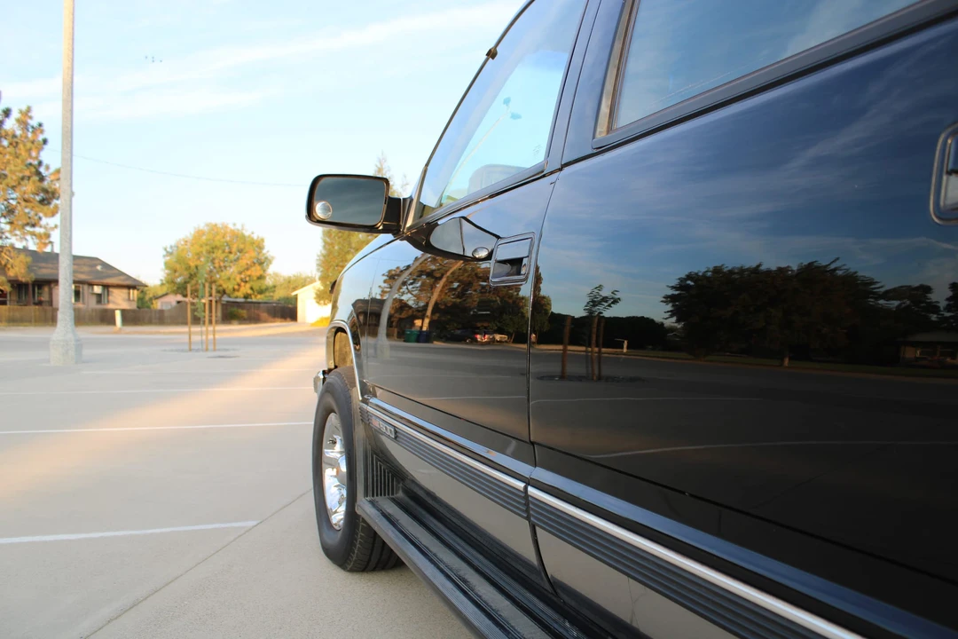 1994 GMC Suburban 8th Gen - Image 13 of 31