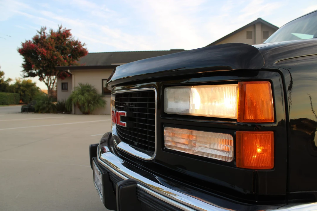 1994 GMC Suburban 8th Gen - Image 18 of 31