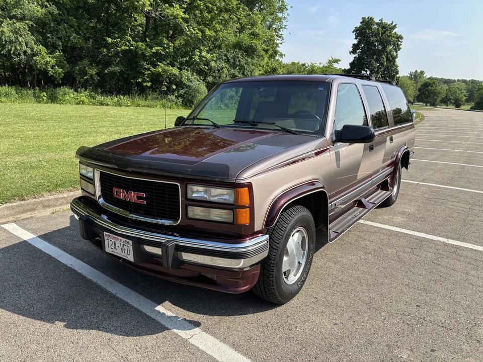 1994 GMC Suburban 8th Gen - Image 10 of 31