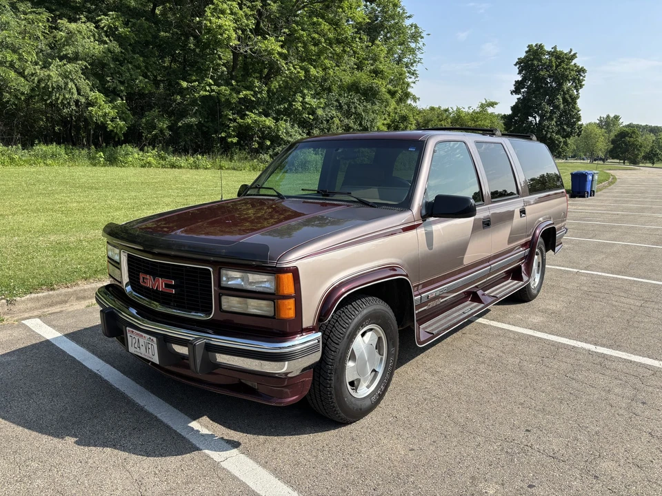 1994 GMC Suburban 8th Gen - Image 9 of 31