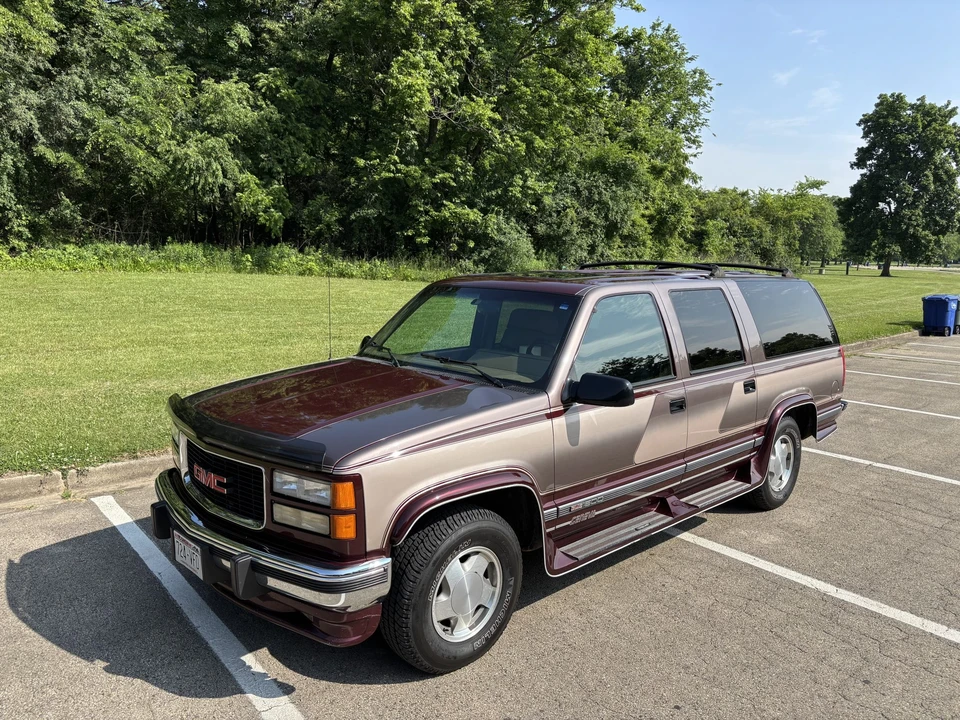 1994 GMC Suburban 8th Gen - Image 8 of 31