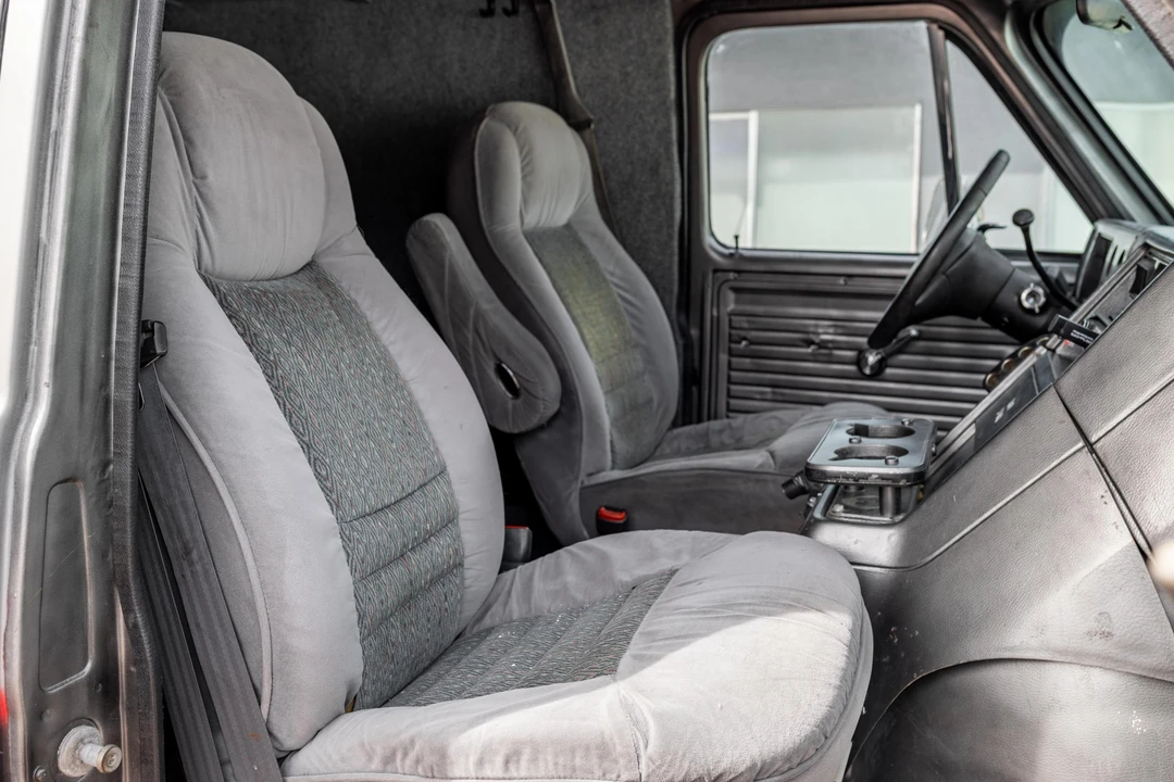 1994 GMC G-series Van - Image 13 of 31