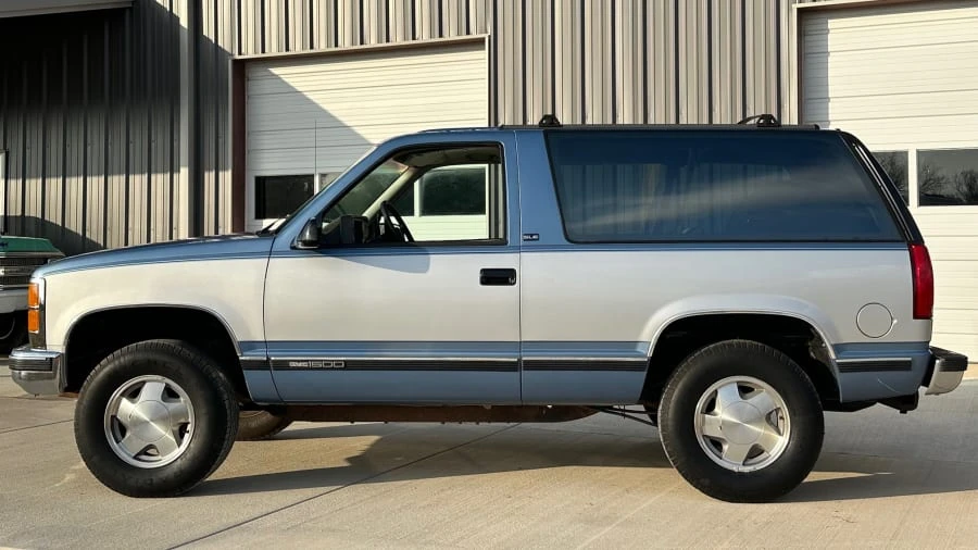 1994 GMC Yukon 1st Gen - Image 2 of 9