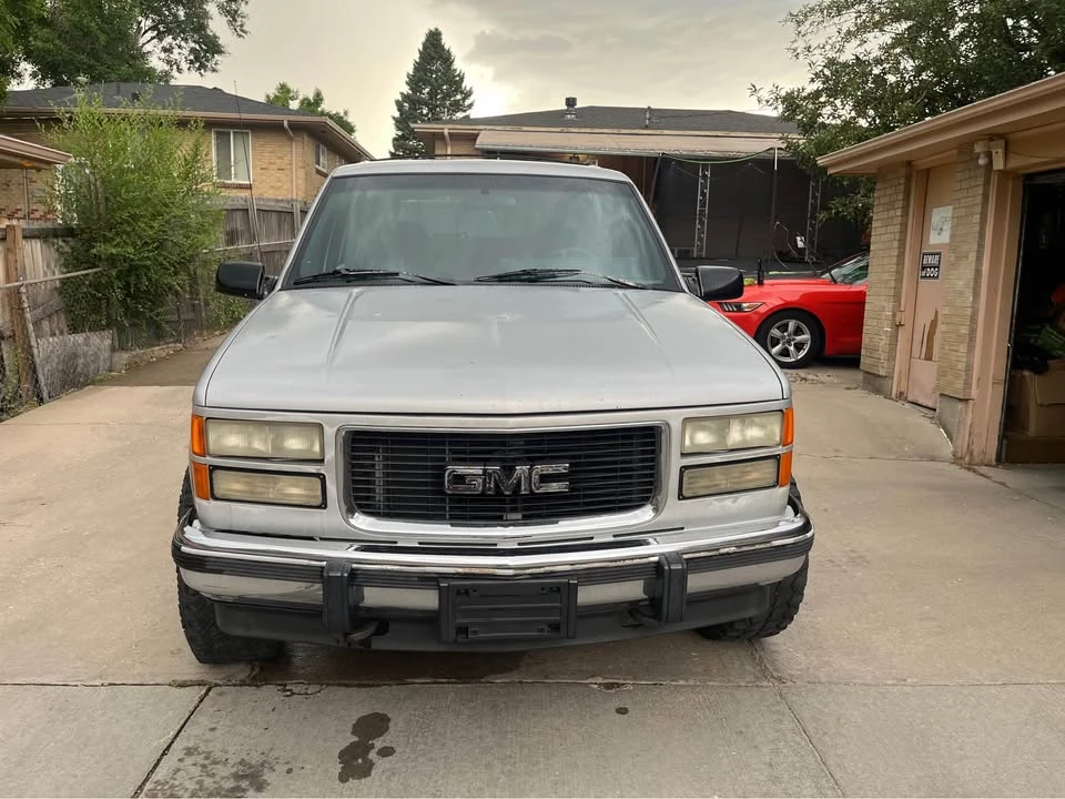 1994 GMC Suburban 7th Gen - Image 3 of 10