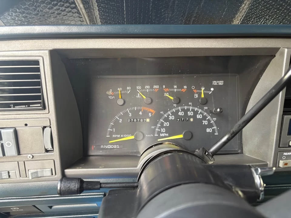 1994 GMC Suburban 7th Gen - Image 10 of 10