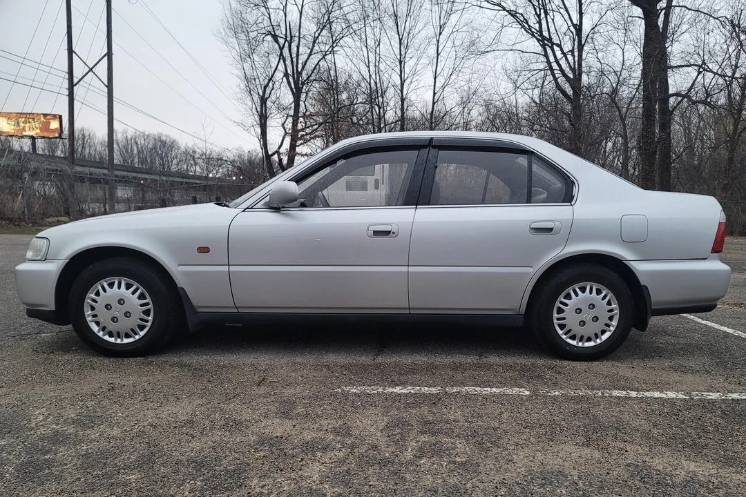 1994 - Image 3 of 31