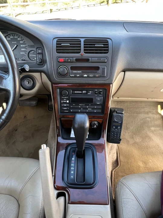 1994 Acura Legend 2nd Gen - Image 28 of 30