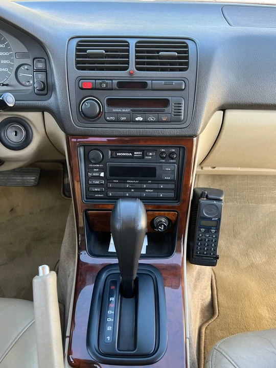 1994 Acura Legend 2nd Gen - Image 27 of 30