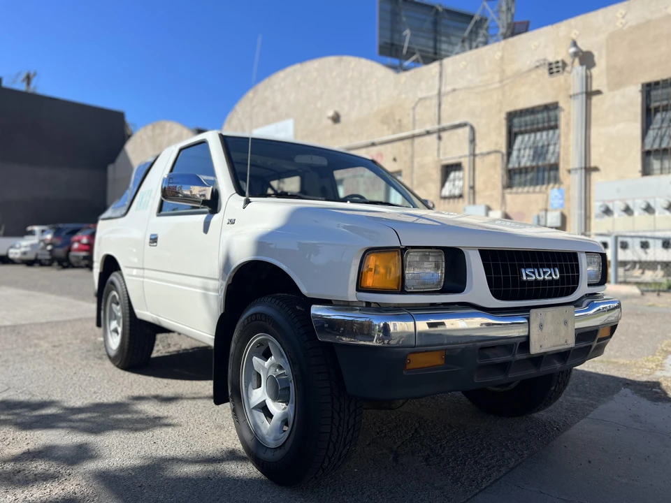 1994 Isuzu - Image 12 of 31