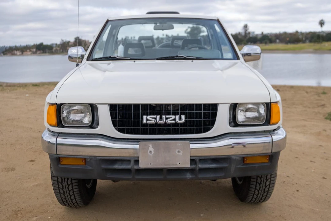 1994 Isuzu - Image 2 of 31