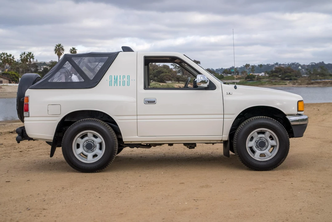 1994 Isuzu - Image 9 of 31