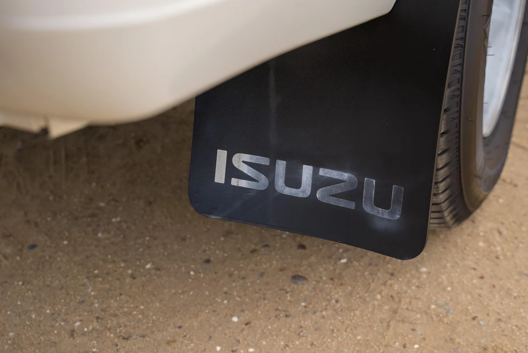 1994 Isuzu - Image 31 of 31