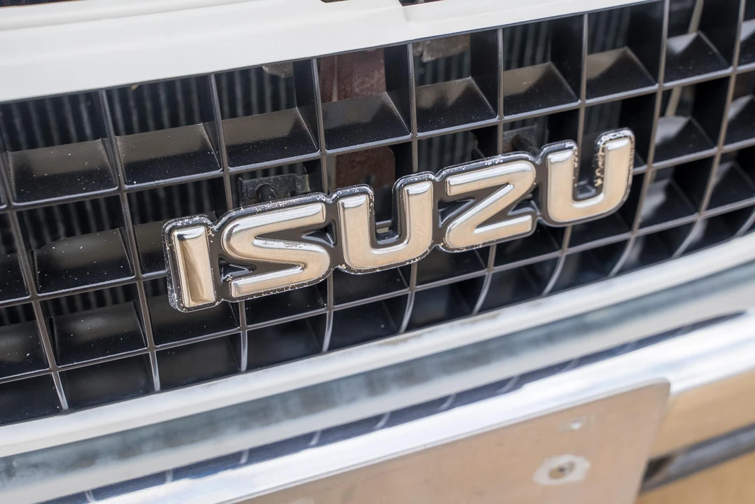 1994 Isuzu - Image 14 of 31