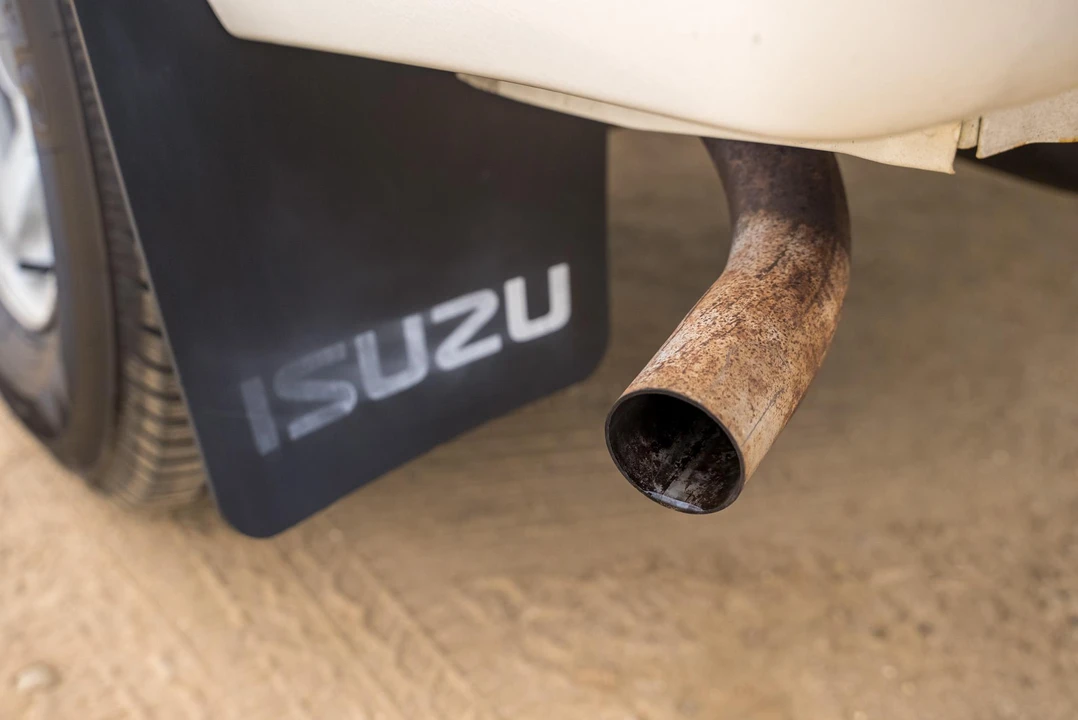 1994 Isuzu - Image 24 of 31