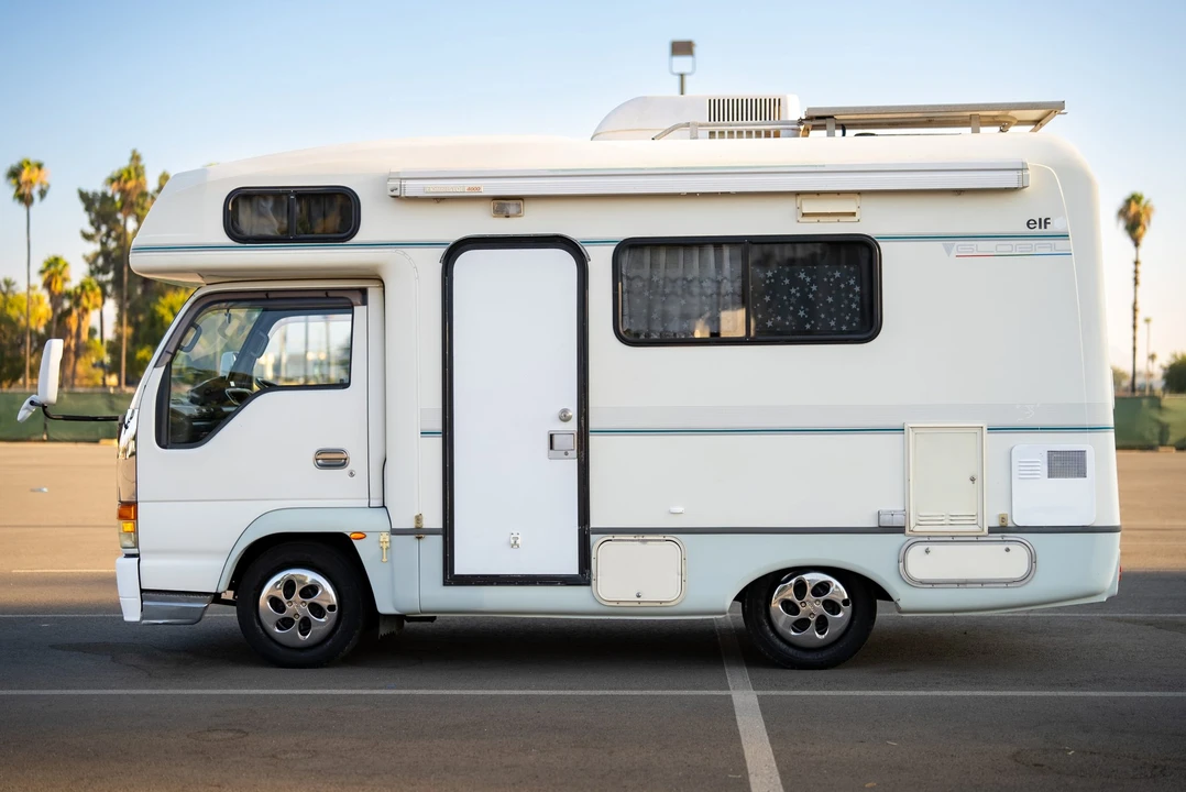 1994 Isuzu Elf - Image 10 of 31