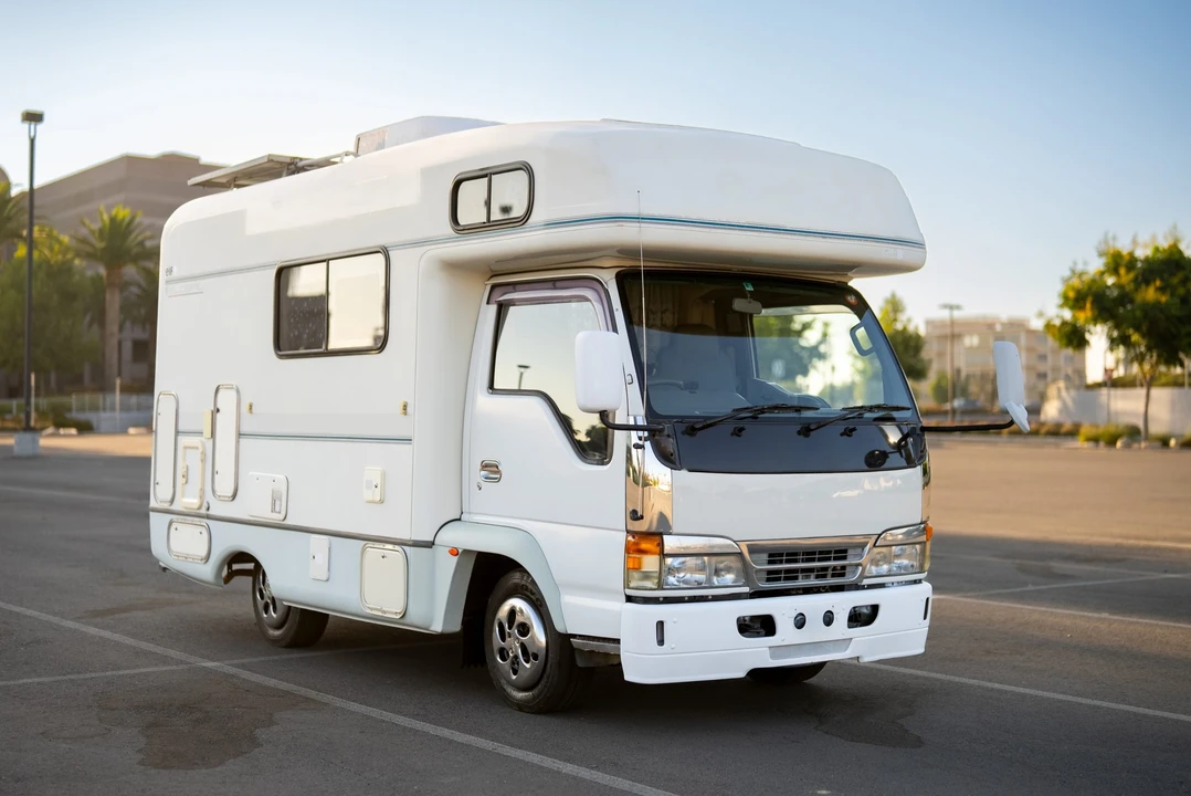 1994 Isuzu Elf - Image 2 of 31