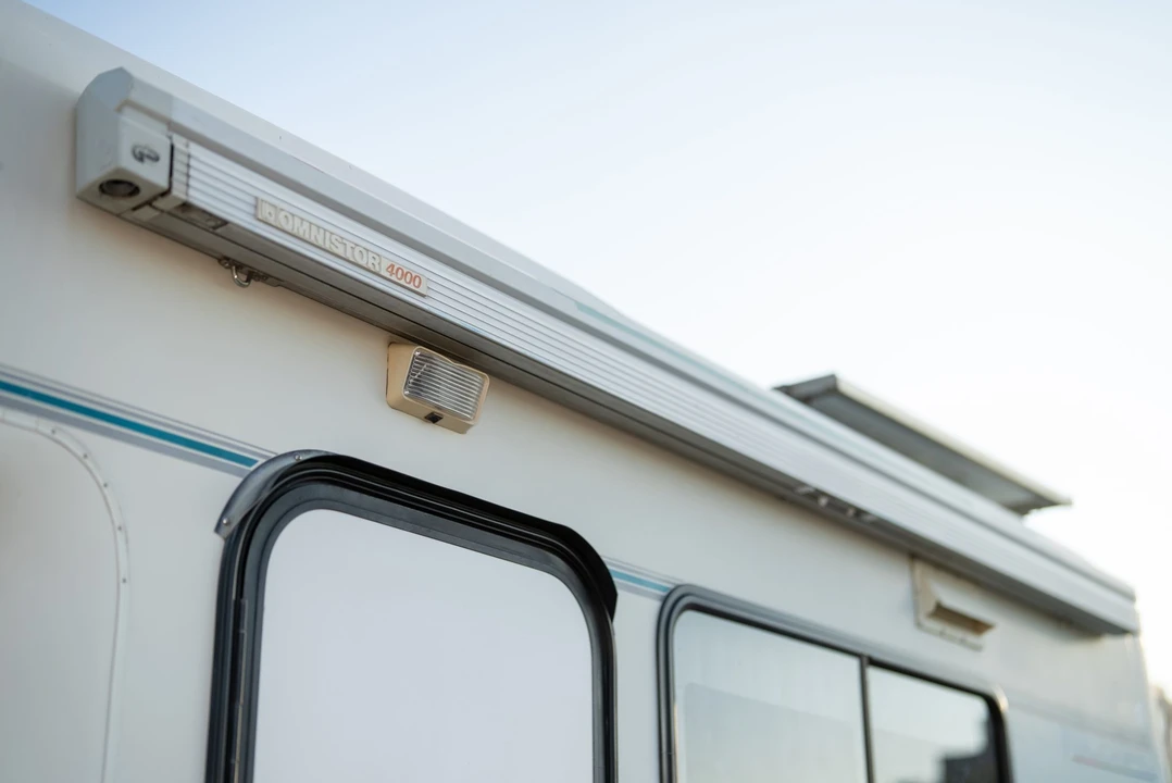 1994 Isuzu Elf - Image 28 of 31